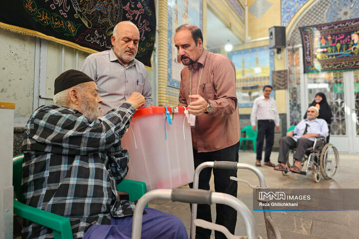 حضور مردم نجف‌آباد در انتخابات دوردوم ریاست جمهوری