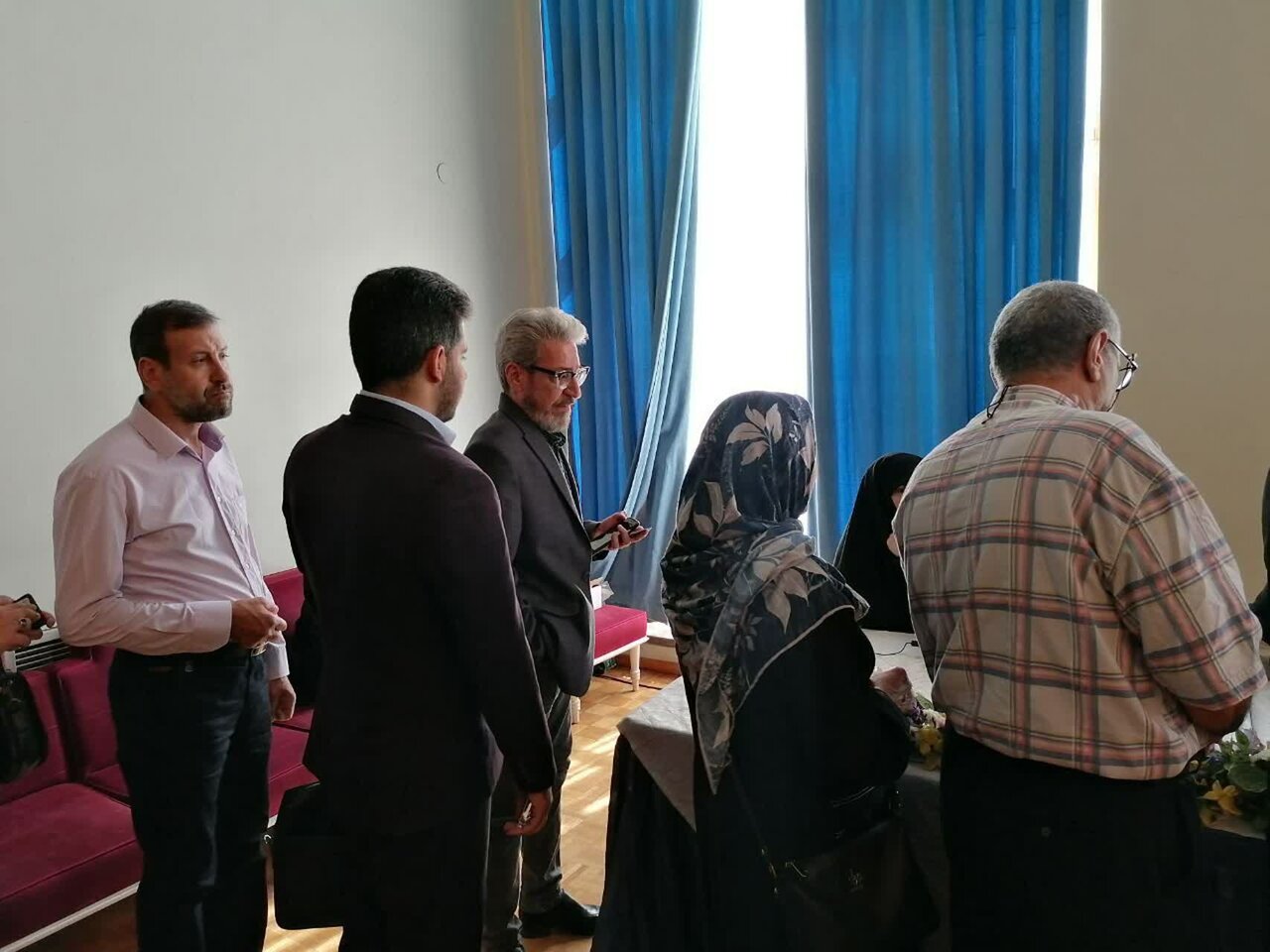 حضور پرشور هنرمندان و اهالی رسانه در شعبه اخذ رای تالار وحدت