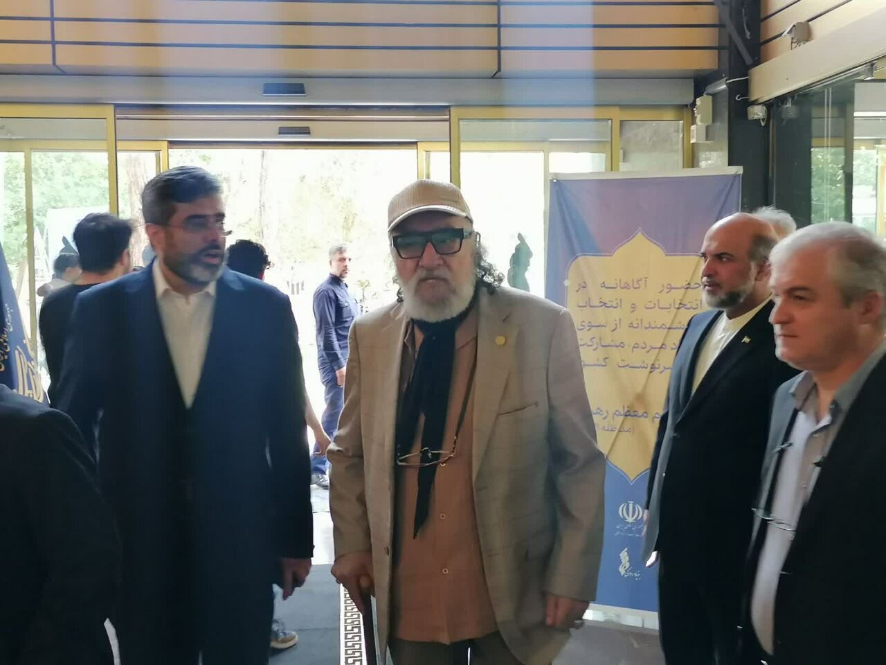 حضور پرشور هنرمندان و اهالی رسانه در شعبه اخذ رای تالار وحدت