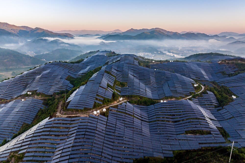 بزرگ‌ترین مزرعه خورشیدی جهان در چین ساخته می‌شود