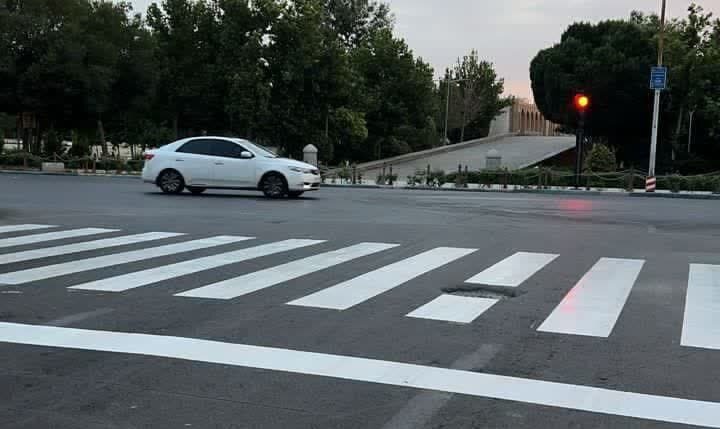 خط‌کشی مسیر عابرپیاده میدان آزادی و چهارباغ بالا