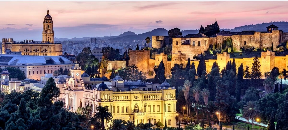 الزام رعایت پوشش و آداب معاشرت در شهر اسپانیایی