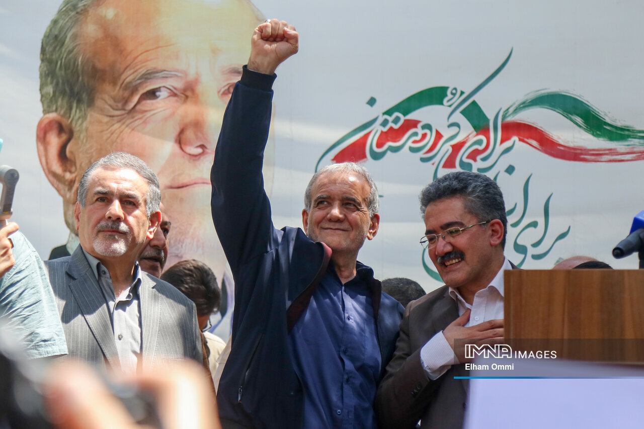 نهمین رئیس جمهور و رهنمودهایی برای آغاز یک مسیر دشوار