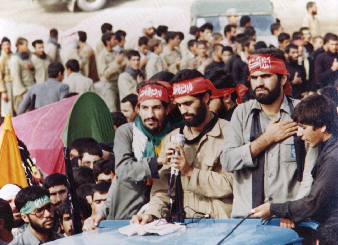 وقتی گوینده رادیو، روضهخوان رزمندهها شد