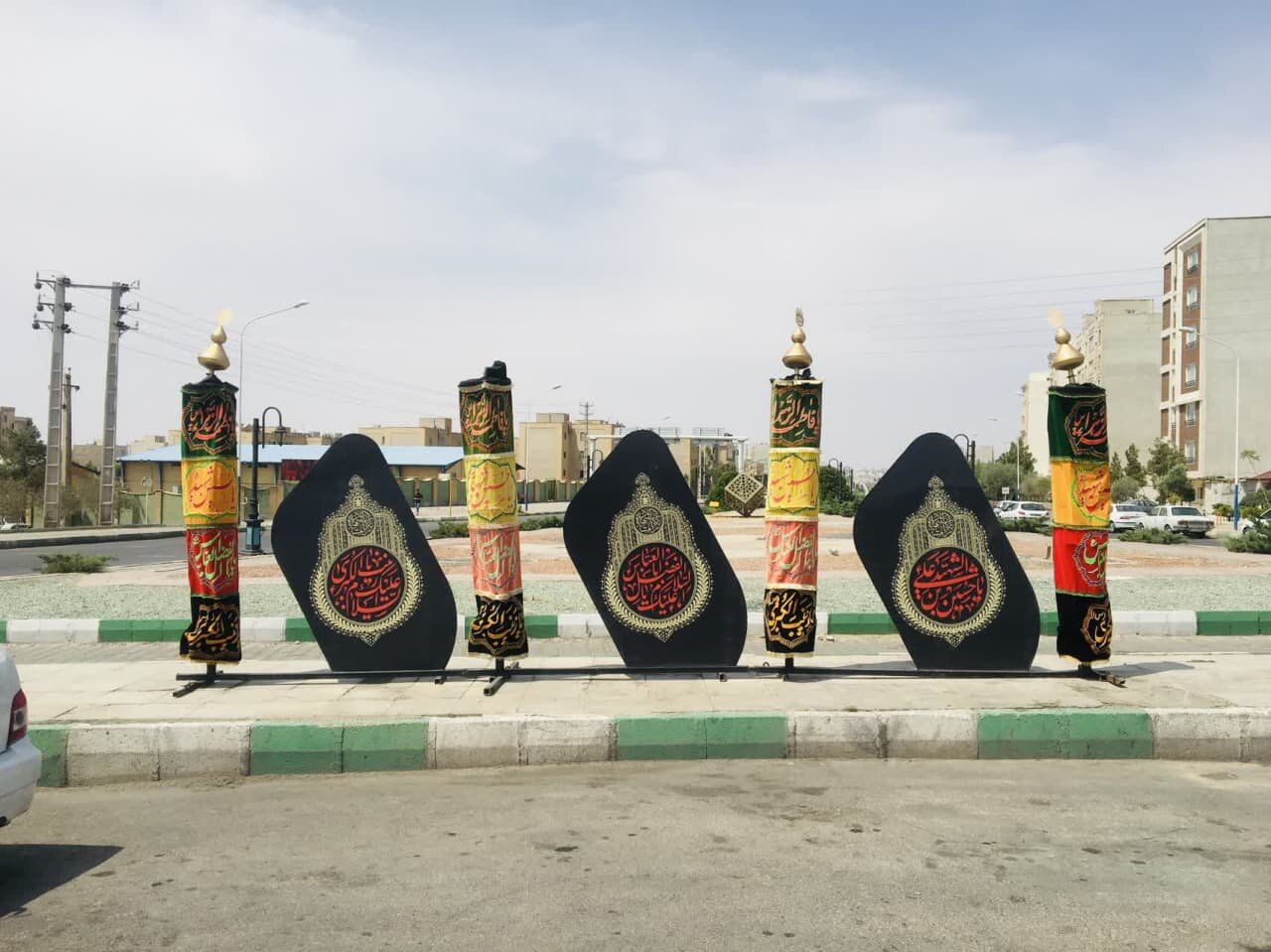 نصب گسترده انواع المان و سازههای ایام محرم در سطح شهر سمنان