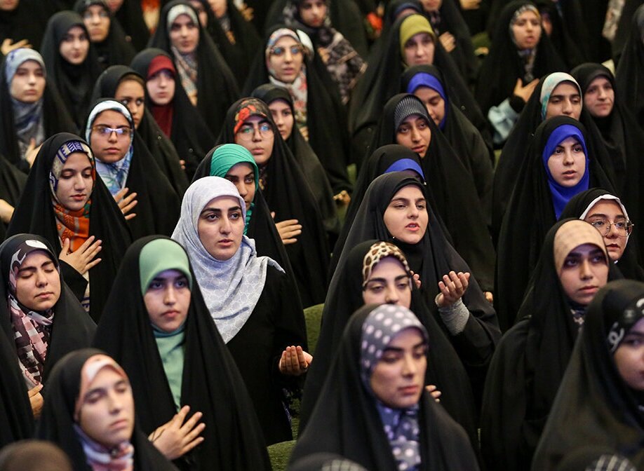 الگوی سوم زن مسلمان، نگاه متعالی به مقام زنان