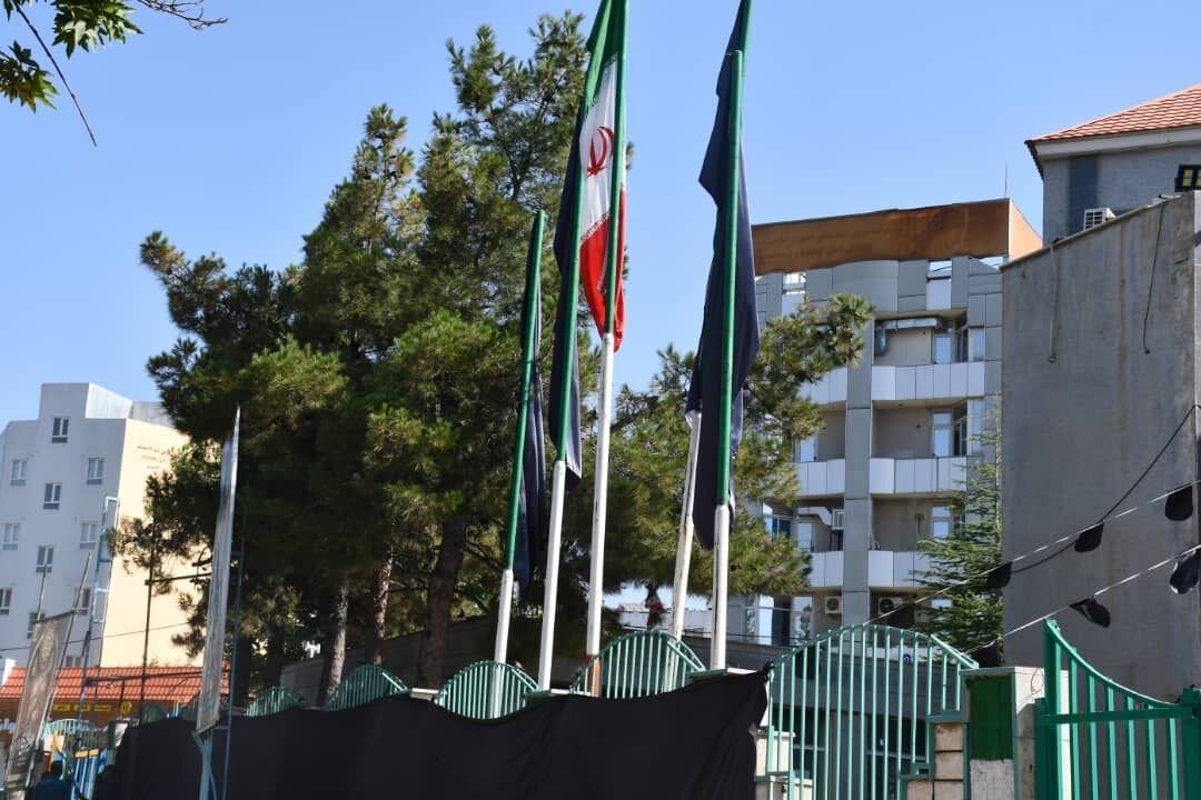 برپایی بیرق عزای حسینی در یاسوج+ عکس