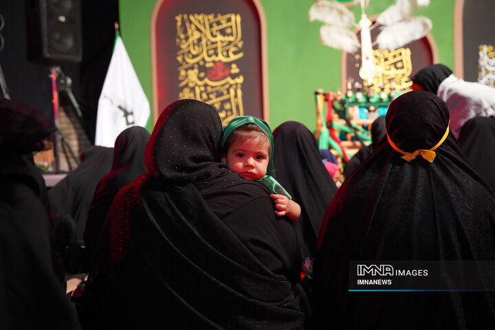 مراسم شیرخوارگان حسینی در هیئت انصارالحسین(ع) اصفهان