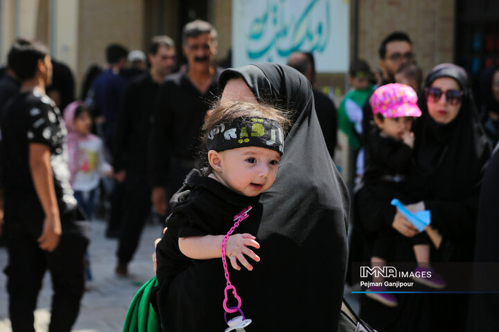 همایش شیرخوارگان حسینی در گلستان شهدای اصفهان