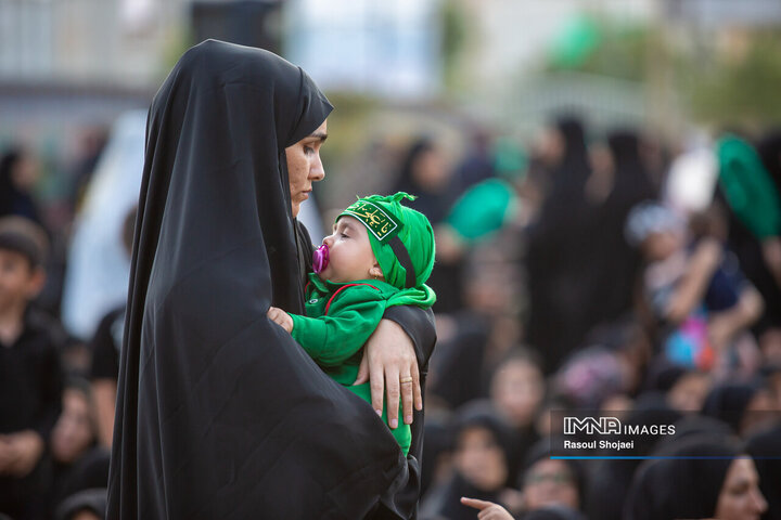 همایش شیرخوارگان حسینی در حرم زینبیه اصفهان