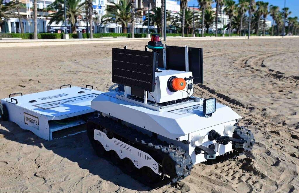 آزمایش نخستین ربات تمیزکننده ساحل جهان در والنسیا