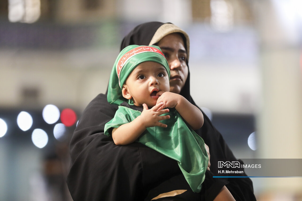 سربازان کوچک؛ صف کشیده در آغوش مادران