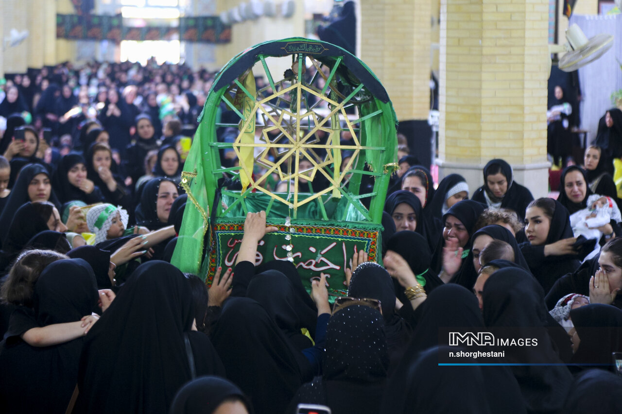 سربازان کوچک؛ صف کشیده در آغوش مادران