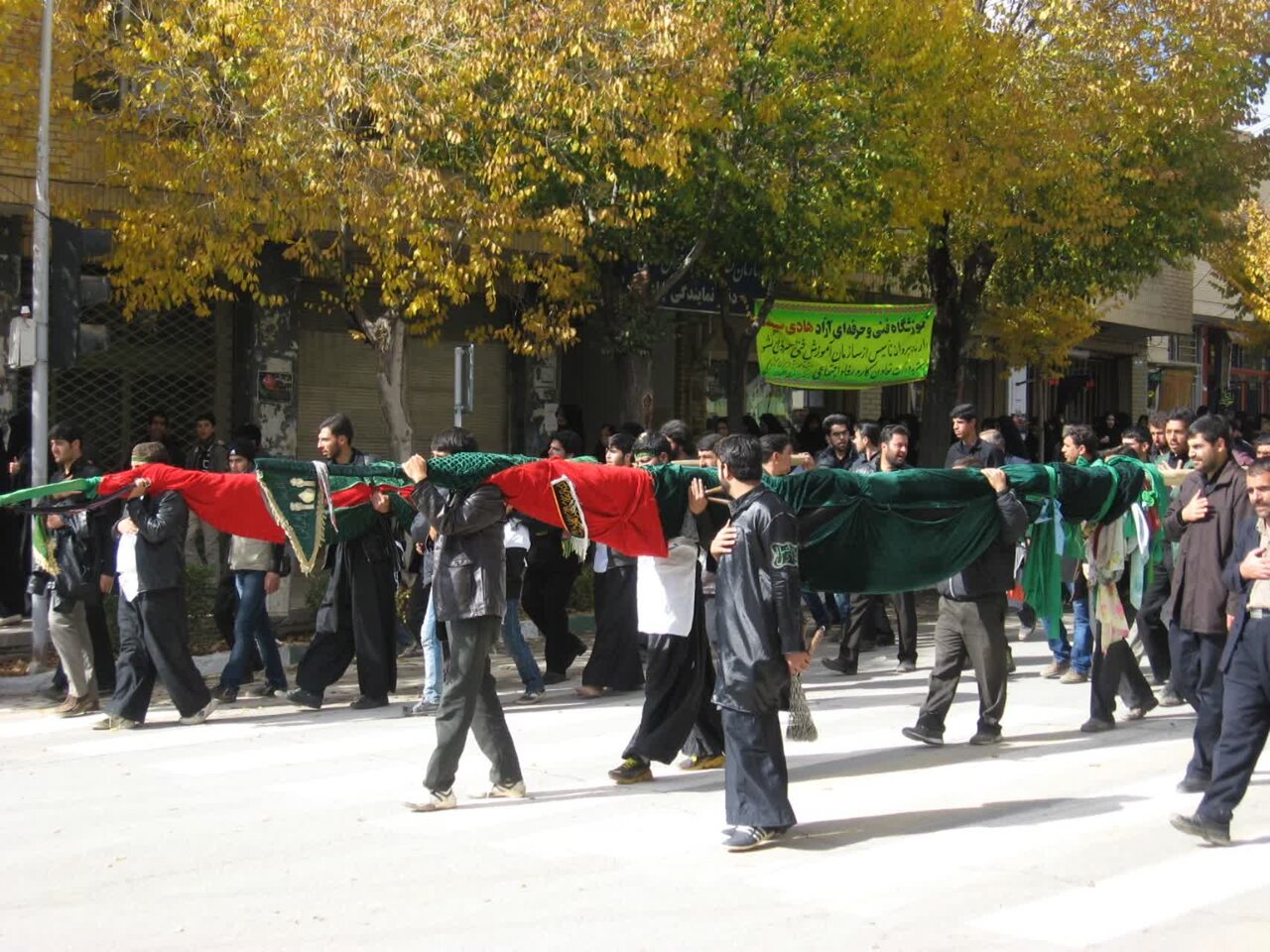 سنت دیرینه چادگانیها در بزرگداشت محرم + فیلم