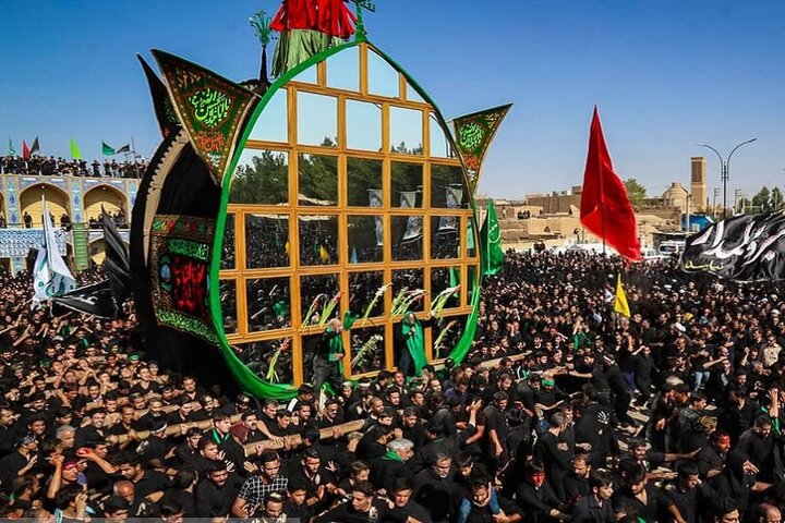 فیلم| عزاداری و نخل‌برداری مردم یزد در شهادت امام علی (ع)
