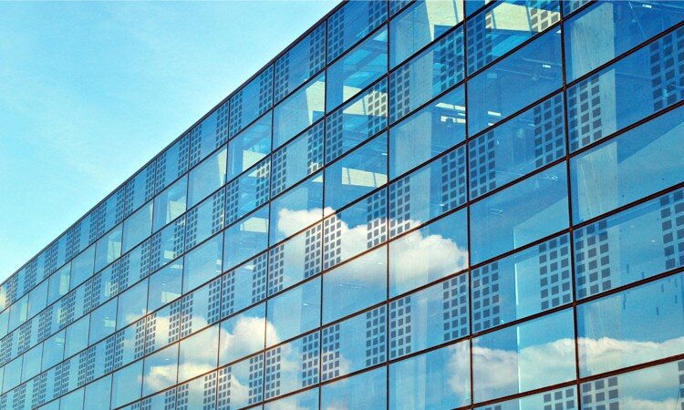 تقابل معماری مدرن و سنتی در شهرهای مختلف دنیا