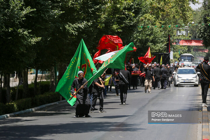 قافله عزاداری جوانان اصفهانی در تاسوعای حسینی