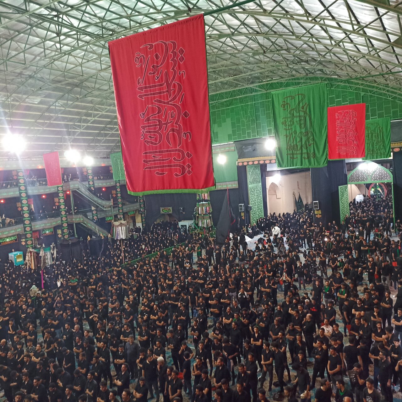 فیلم| نوحهخوانی و مداحی مصطفی راغب در شب تاسوعای حسینی