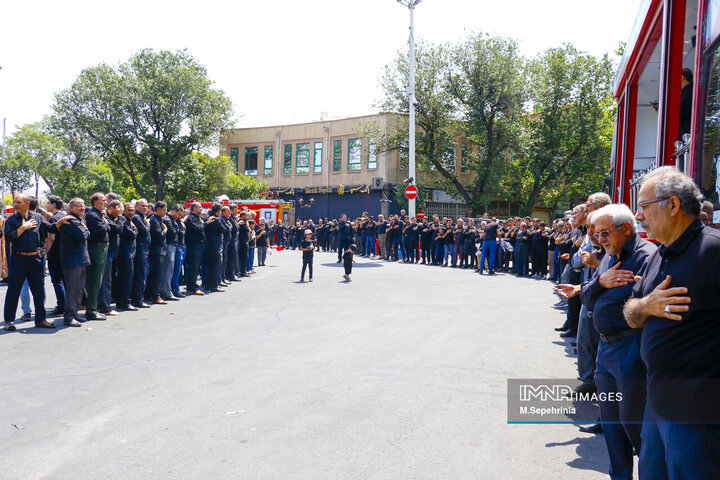 اجتماع عزاداران حسینی و نماز ظهر عاشورا در تبریز