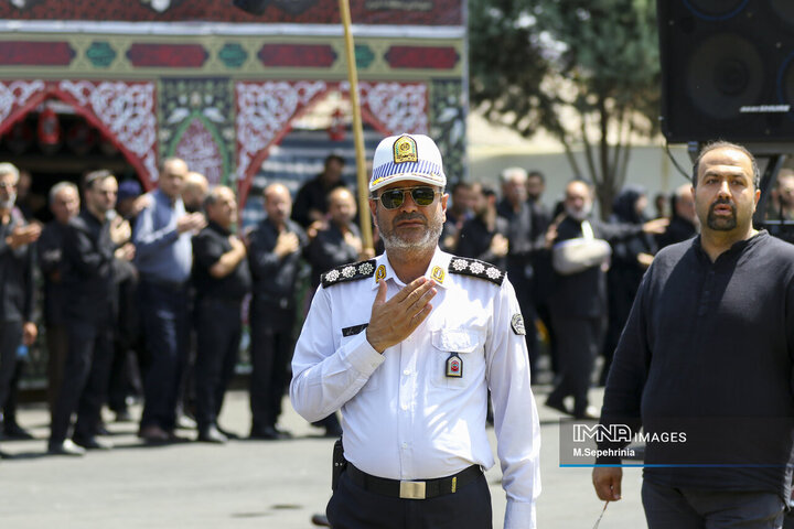 اجتماع عزاداران حسینی و نماز ظهر عاشورا در تبریز