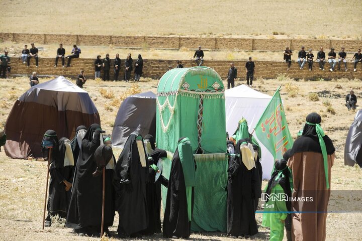 بازسازی واقعه روز عاشورا در روستای ساکی