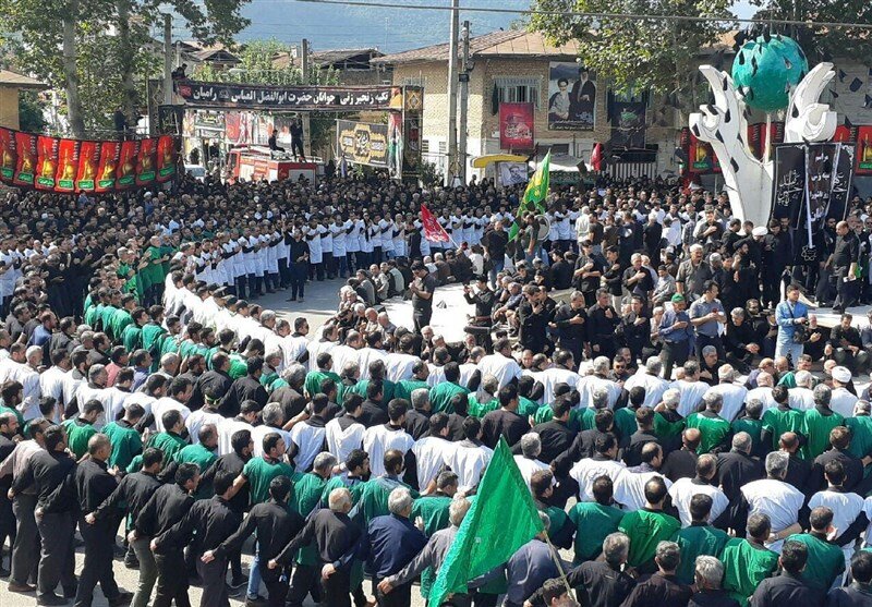 «سینه زنی کمر به کمر» آئین عزاداری ترکهای قزلباش در محرم / رامیان، حسینیه گلستان است
