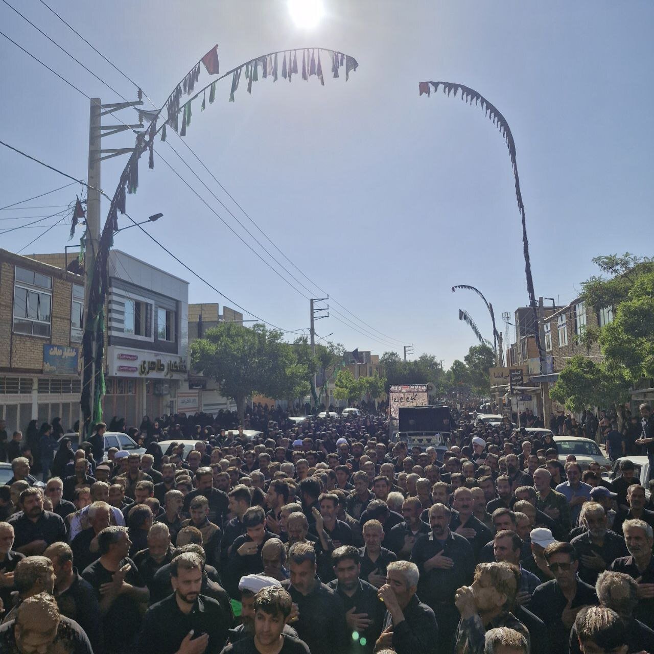 مراسم گل زنی در شهر بن/خاکی ترین مراسم عاشورا + فیلم و تصاویر