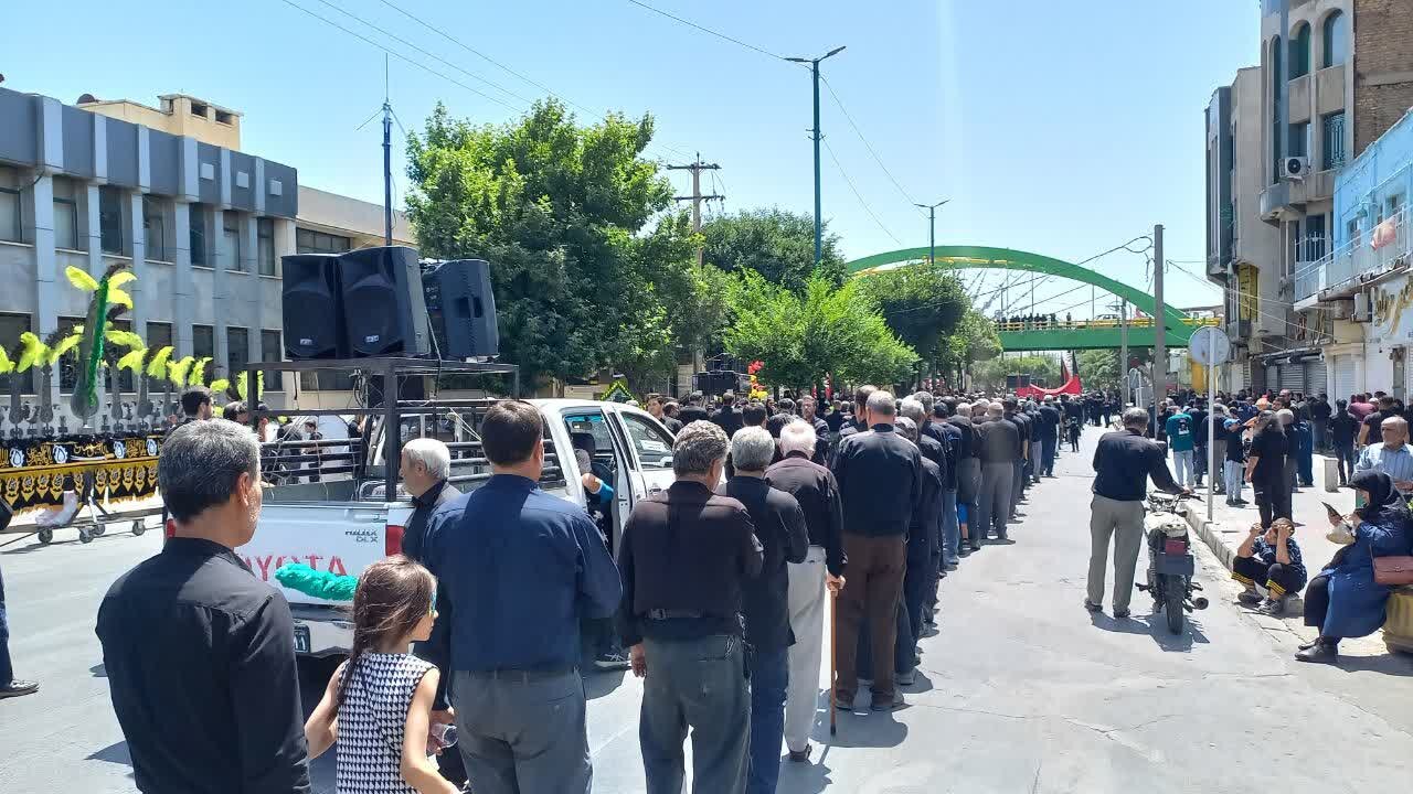 اجتماع عزاداران حسینی در روز عاشورا در استان مرکزی