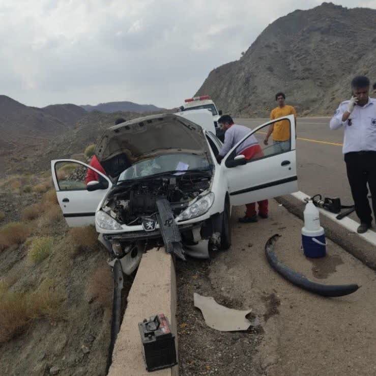 ۶ مصدوم در حادثه انحراف خودرو از جاده در کرمان