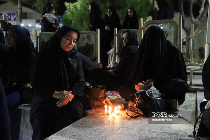 مراسم شام غریبان در گلستان شهدای اصفهان