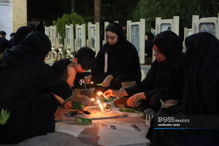 مراسم شام غریبان در گلستان شهدای اصفهان