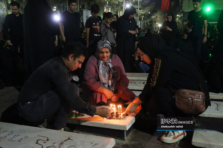 مراسم شام غریبان در گلستان شهدای اصفهان