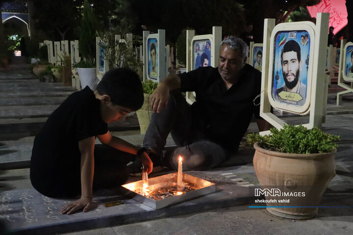 مراسم شام غریبان در گلستان شهدای اصفهان