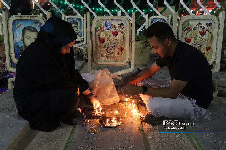 مراسم شام غریبان در گلستان شهدای اصفهان