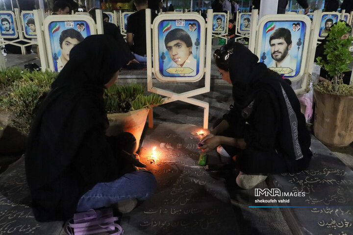 مراسم شام غریبان در گلستان شهدای اصفهان