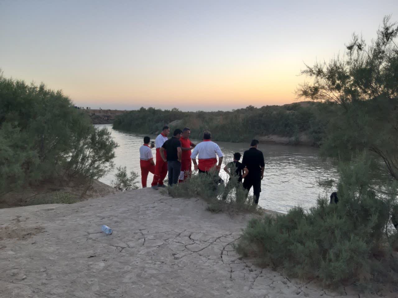 ۵ تیم عملیاتی در جستجوی جوان غرق شده در رود جراحی