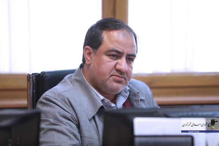شهردار تهران با قدرت کار خود را انجام می‌دهد