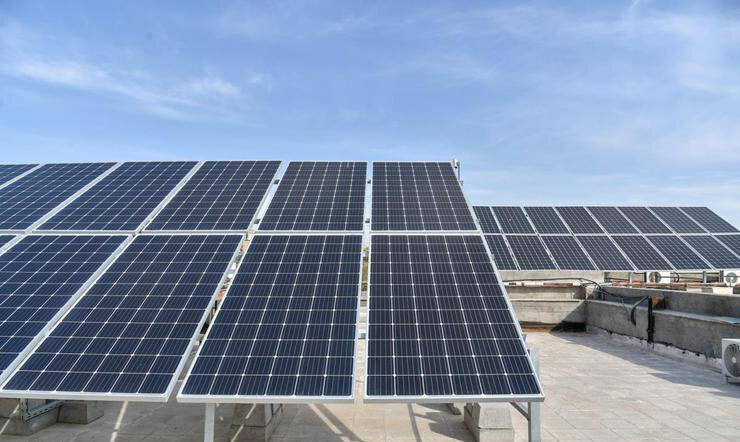 نصب و راه اندازی ۶۶ پنل خورشیدی در اداره کل صمت خراسان جنوبی