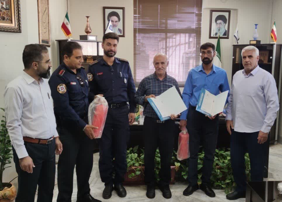 همکاری خدمات موتوری با آتش‌نشانی شهرداری اصفهان در حوادث غیرمترقبه