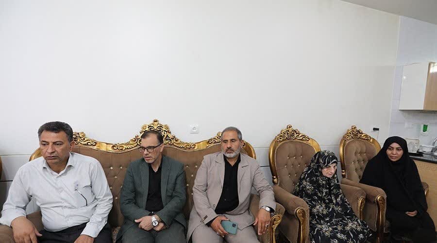 دیدار با خانواده شهدا انگیزه بیشتری برای خدمت به مسئولان میدهد