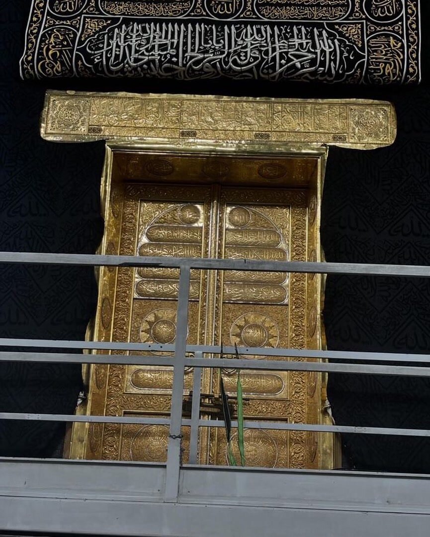 شستوشوی کعبه با آب زمزم و گلاب + عکس و فیلم