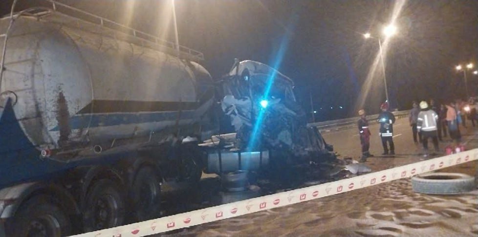 یک کشته در تصادف ۲ خودروی سنگین در بزرگراه مشهد-باغچه