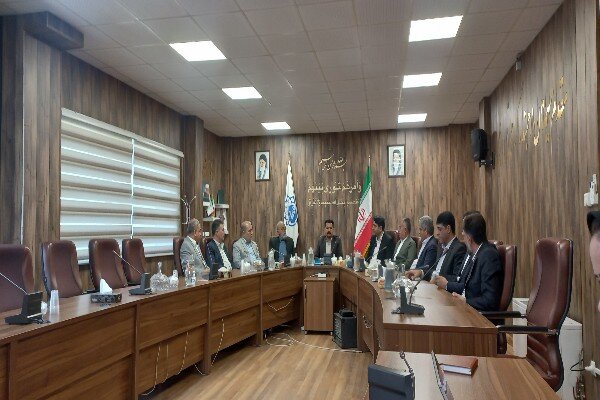 رونمایی از پوستر هفتادودومین مجمع مشورتی شوراهای کلانشهرها و مراکز استانها در سنندج