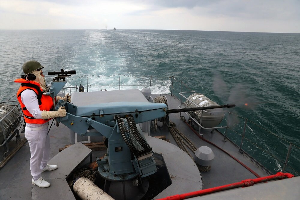 تیراندازی شناورهای شرکت‌کننده در رزمایش به سمت اهداف دریایی