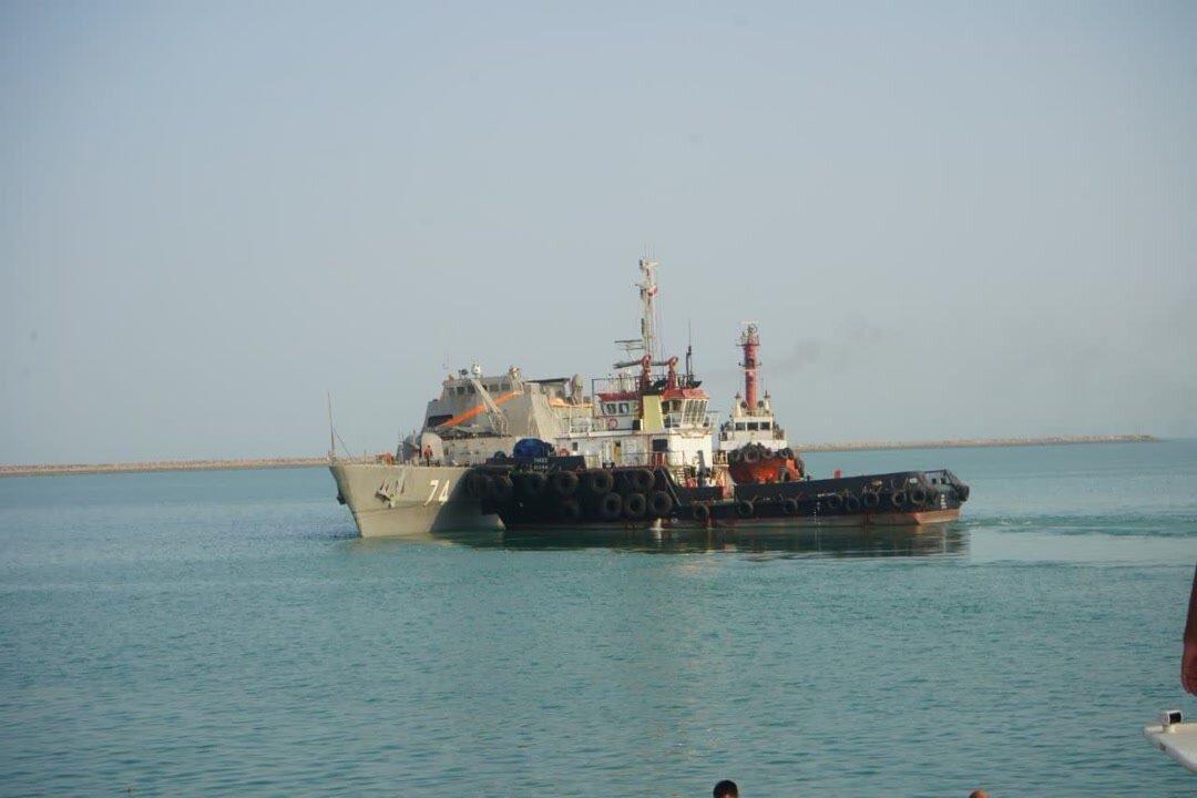 آغاز عملیات بازآماد ناوشکن سهند در بندرعباس