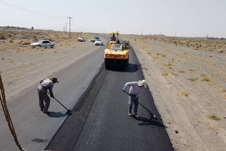 نهضت آسفالت در محورهای مواصلاتی نهبندان