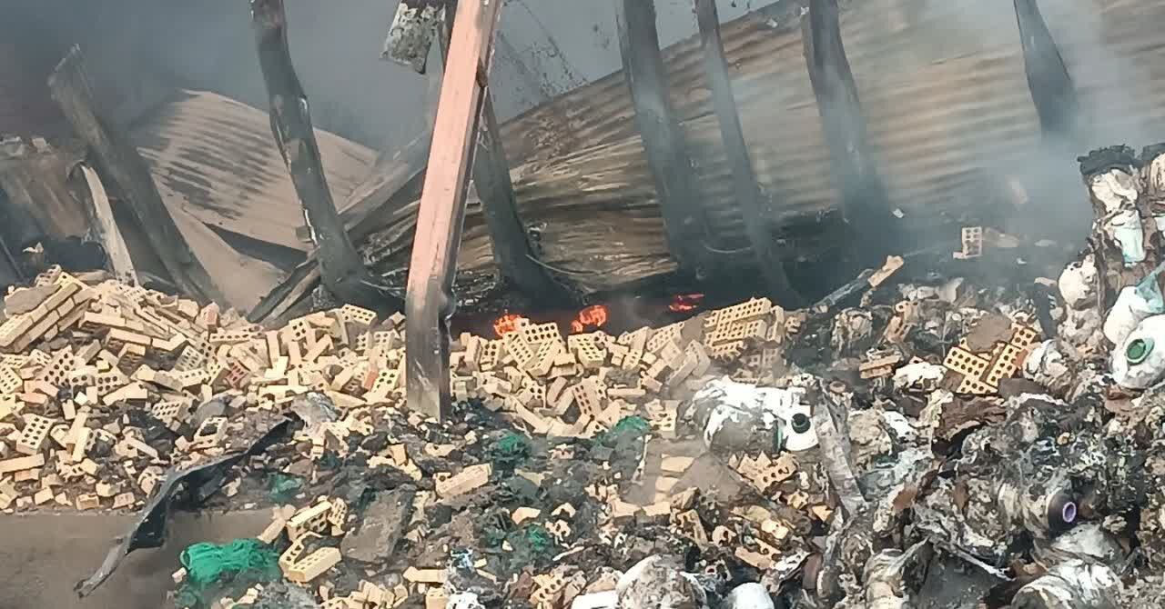 آتش بار دیگر به جان کارخانه نساجی یزد افتاد + فیلم