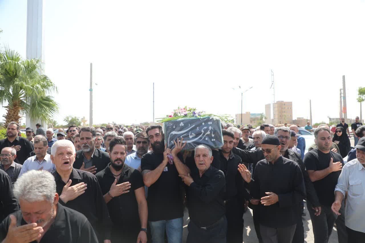 تشییع پیکر شهید سردار «ناصر طحانی» بر دستان مردم سمنان+تصاویر