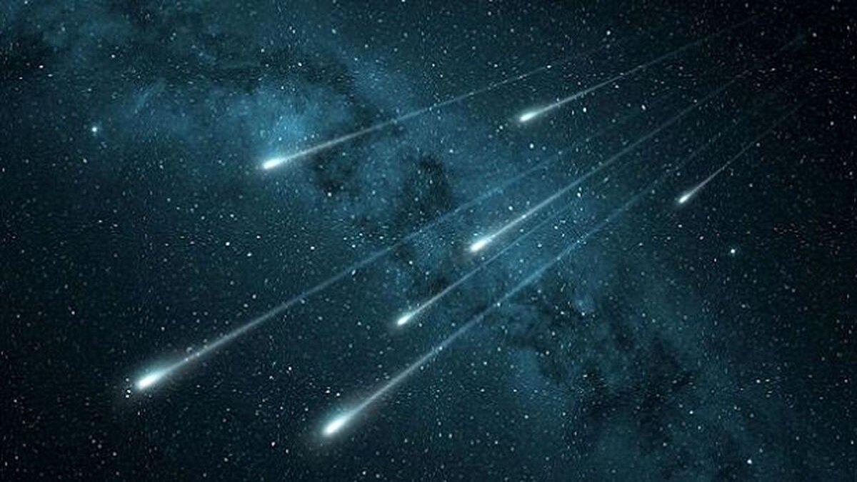 بارش شهابی برساوشی، نمایش گویهای آتشین در آسمان