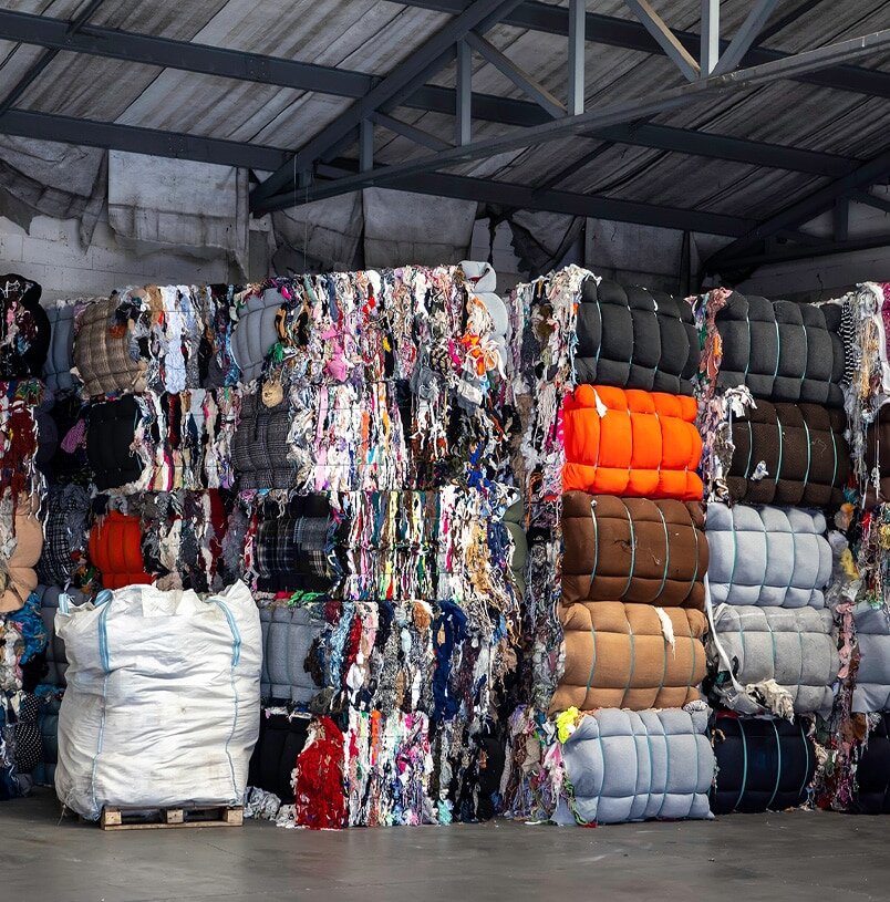 کاهش آلایندهها و صرفهجویی در مصرف آب با بازیافت پارچه در کانادا